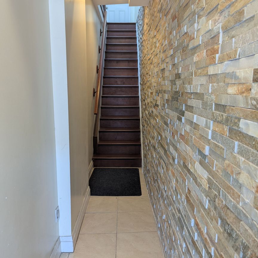 For Lease - 2222 Dundas Street Unit# 202, Toronto, Ontario - Photo 1