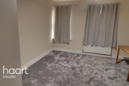 4 bedroom flat to rent - Photo 4