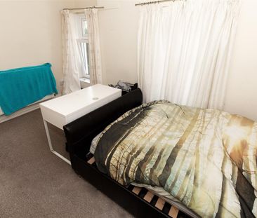 Room For Rent Laura Street, Pontypridd - Photo 4