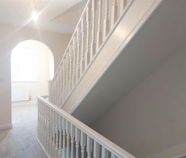 3 bedroom Semi-detached house to rent - Photo 2