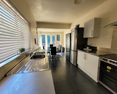 6 Bedrooms, 21 St George’s Road – Student Accommodation Coventry - Photo 2