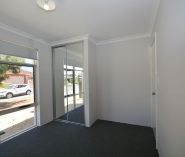 Brand New Three Bedroom Dual Living Property! - Photo 6