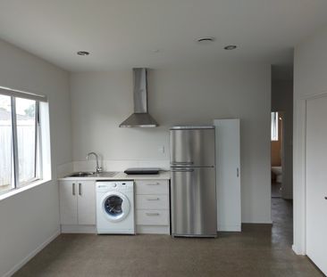 2 Bedroom in Rosehill - Photo 5