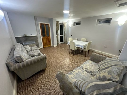 6 Bed Terraced House, Hugh Road, B10 - Photo 1
