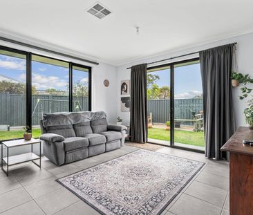 Modern Four-Bedroom Coastal Living Near Victor Harbor - Photo 1