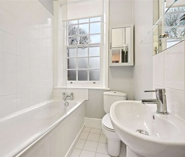 Charming period conversion in Bedford Park - Photo 2