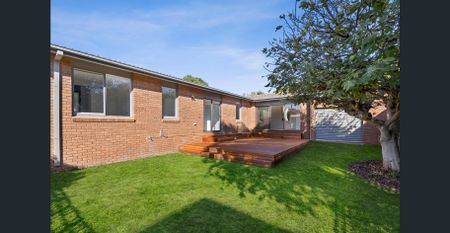 METRES AWAY FROM THE OCEAN - Photo 2