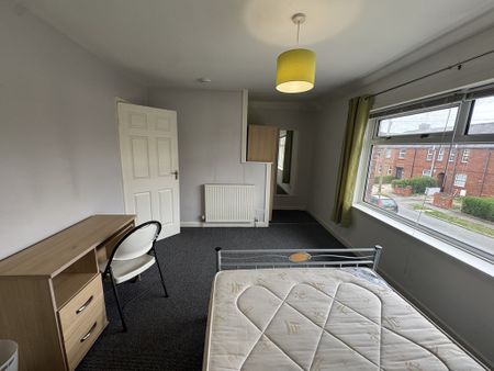 Asquith Avenue, Tang Hall - P1099 - Photo 5