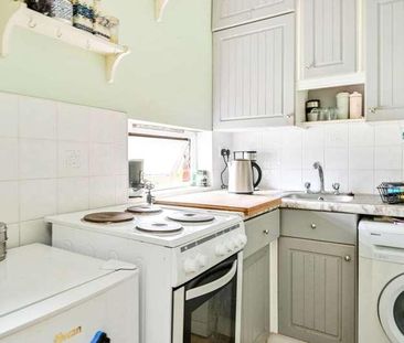 Veryan, Goldsworth, GU21 - Photo 6