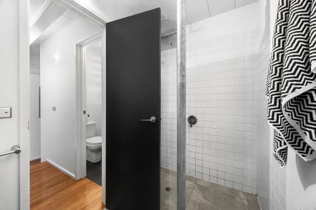 Warehouse-Style Living in Iconic Red Tulip Factory - Photo 5