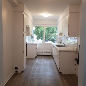 3 1/2 Rénové Chauffé/Eau Chaude/Entrée L - Photo 2