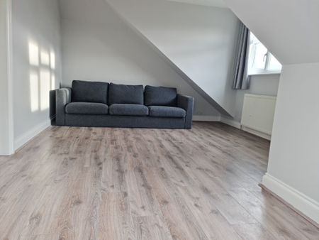 Loft Apartment – Central Harrow - Photo 2