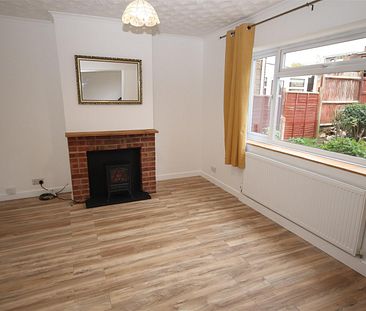 3 bedroom Semi-Detached House to let - Photo 3