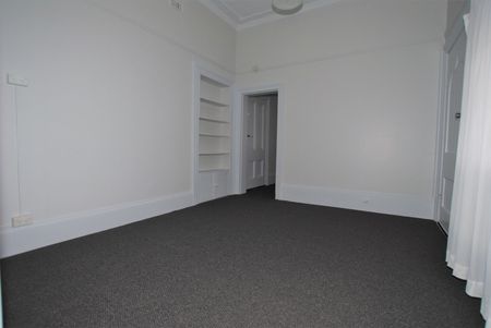 CENTRAL 2 BEDROOM RENOVATED HOME - Photo 2