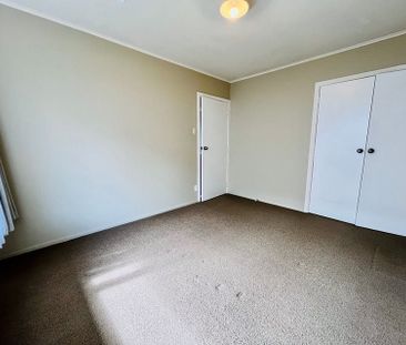 2 bedroom Unit in Blockhouse Bay - Photo 3