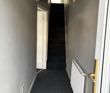 3 Bed Terraced House, New Cross Street, M5 - Photo 2