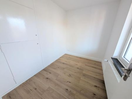 **Frisch renoviert: +neuer Laminat +weiße Wände +neues Tageslichtbad +2 Balkone** - Photo 3