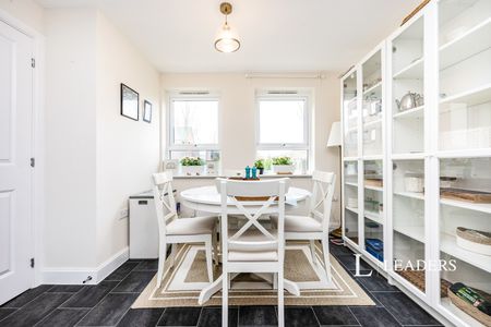 4 bedroom house to rent Saturn Avenue, Fairfields, MK11 - Photo 2