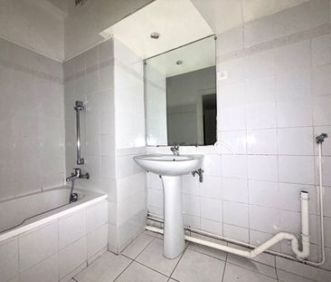 T2 - RUE DE LYON - 65.54 m² - Photo 3