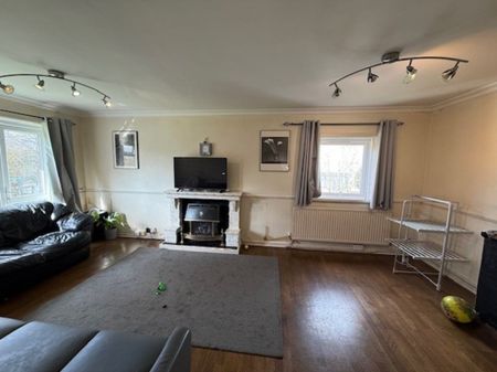 2 bedroom Flat - Roe Green Lane, Hatfield - Photo 4