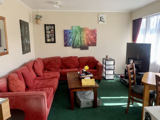 Spacious one bedroom in Woburn - Photo 1