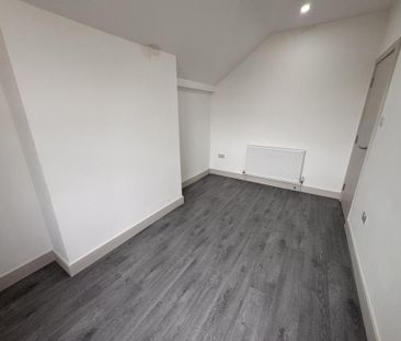 3 bedroom flat to rent - Photo 2