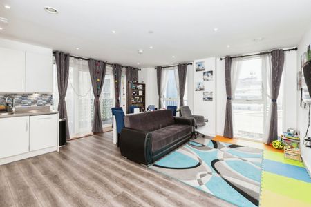 Hutton Court, Ilford Hill, IG1 - Photo 4
