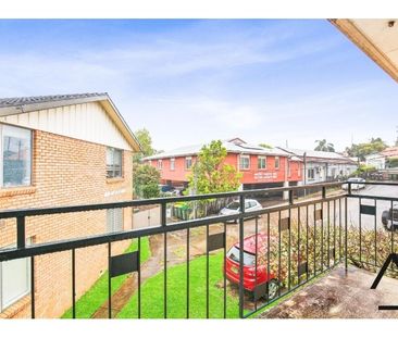 Bright and modern two-bedroom apartment in Concord - Photo 1