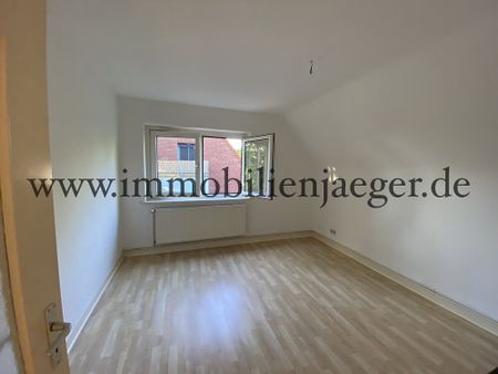 In Fußnähe zur U-Bahn Ochsenzoll - gemütliche Dachwohnung mit Einbauküche, Duschbad - Modernisiert - Photo 2