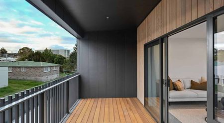 Modern 3 Bedroom Townhouse! - Photo 4