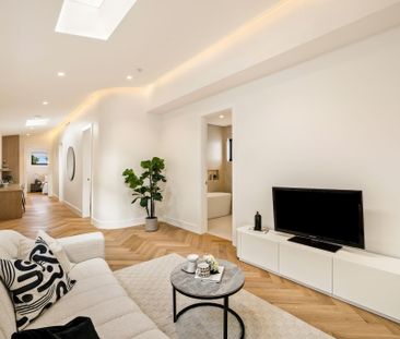 Brand New Luxury Home - 6-Car Garage, Pool & Prime Location - Photo 4