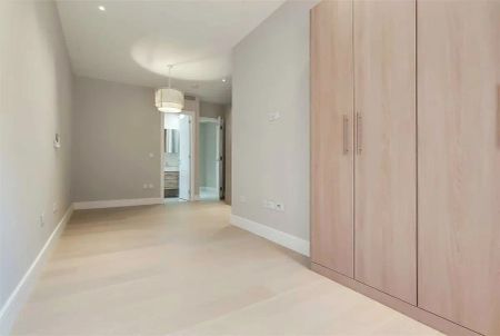 3 bedroom flat in Hampstead - Photo 4