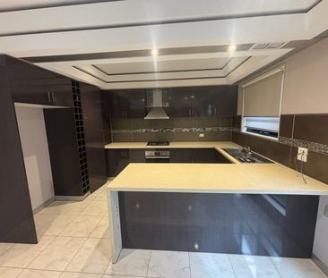 Stylish 3-Bedroom Townhouse in Prime Lalor Location - Photo 4