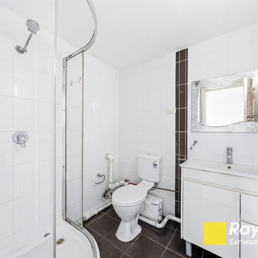 STYLISH RENOVATED STUDIO WITH PRIVATE COURTYARD IN ARNCLIFFE - Photo 1