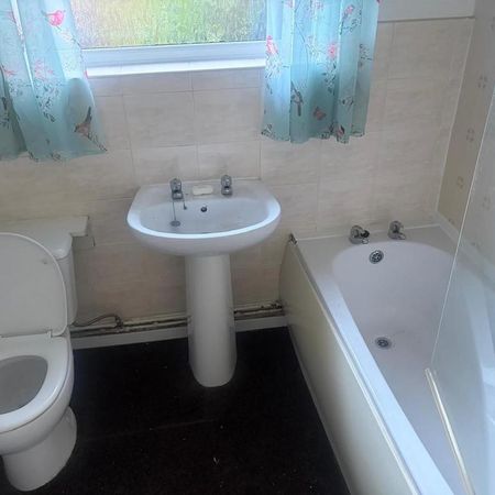 3 bedroom terraced house to rent - Photo 3