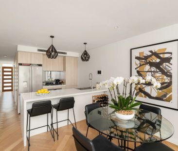 Contemporary Home of Substance and Style - Photo 4