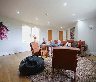 6 Bedroom Detached To Let - Photo 3