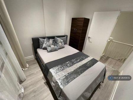 1 bedroom in a house share to rent - Photo 5