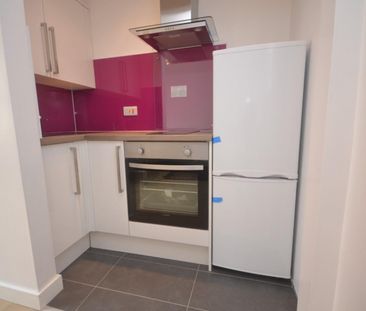 1 bedroom Flat To Let - Photo 3