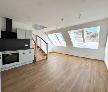 Hochwertige Dachgeschosswohnung mit Terrasse sowie Klimaanlage - Er... - Photo 1