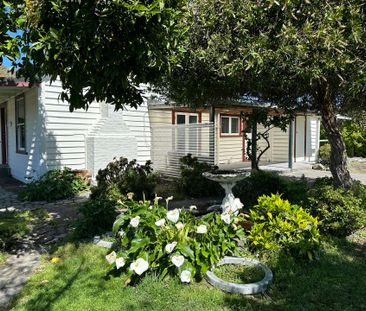 Charming Country Cottage In The Centre of Renwick - Photo 6