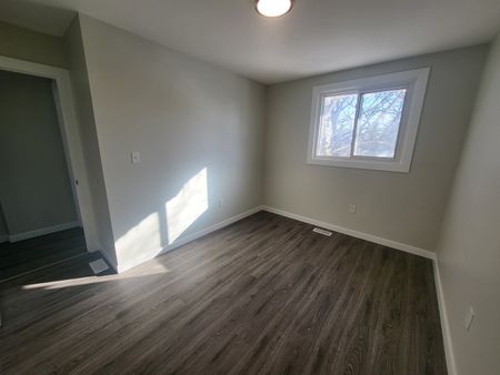 941 Oakview Avenue, Kingston, ON K7M 6V4 - Photo 4