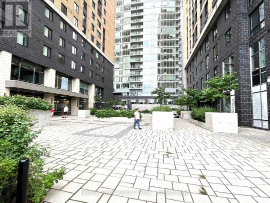 1817 - 105 CHAMPAGNE AVENUE - Photo 1