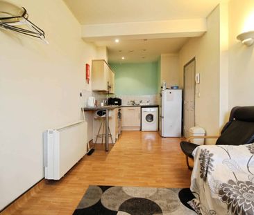 Flat A, 11 Faringdon Road, Swindon, SN1 - Photo 3