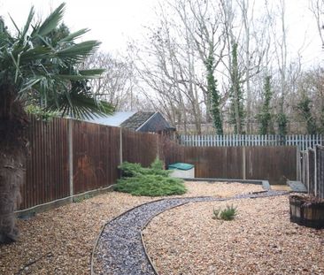Fitzjohn Close, Guildford - Photo 3