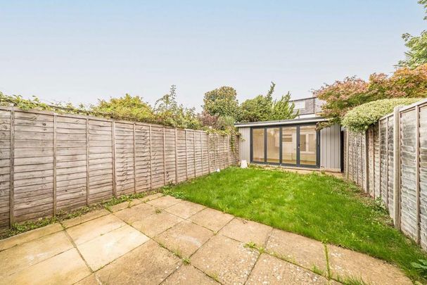 3 bedroom terraced house to rent - Photo 1