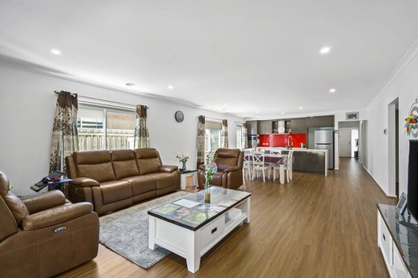 Modern Family Living in a Prime Featherbrook Location - Photo 1