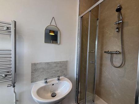 1 bedroom in a house share to rent - Photo 5