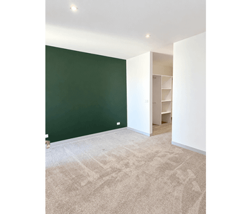 Stylish Two-Bedroom Apartment in Prime Location - Photo 6