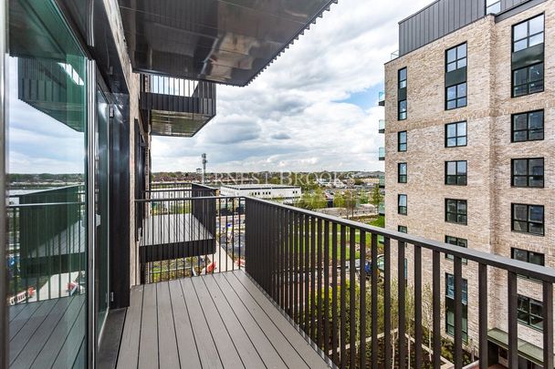 Arber House, 2 Greenleaf Walk, UB1 1FR - Photo 1